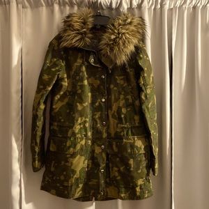 GAP Camo Anorak Parka Jacket
Coat Hooded Faux Fur Size XS Petite